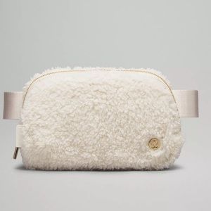 Sherpa belt bag